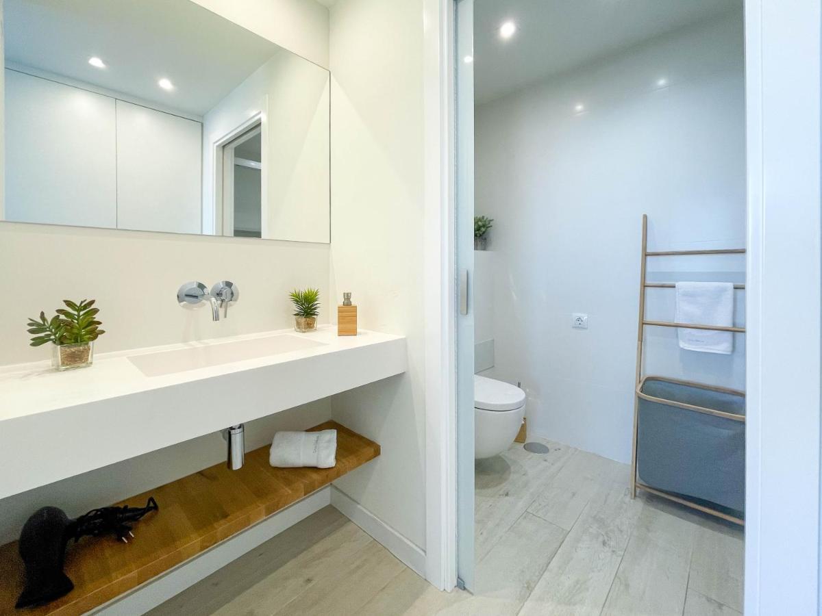 Tyba Deluxe Apartment Аликанте Екстериор снимка